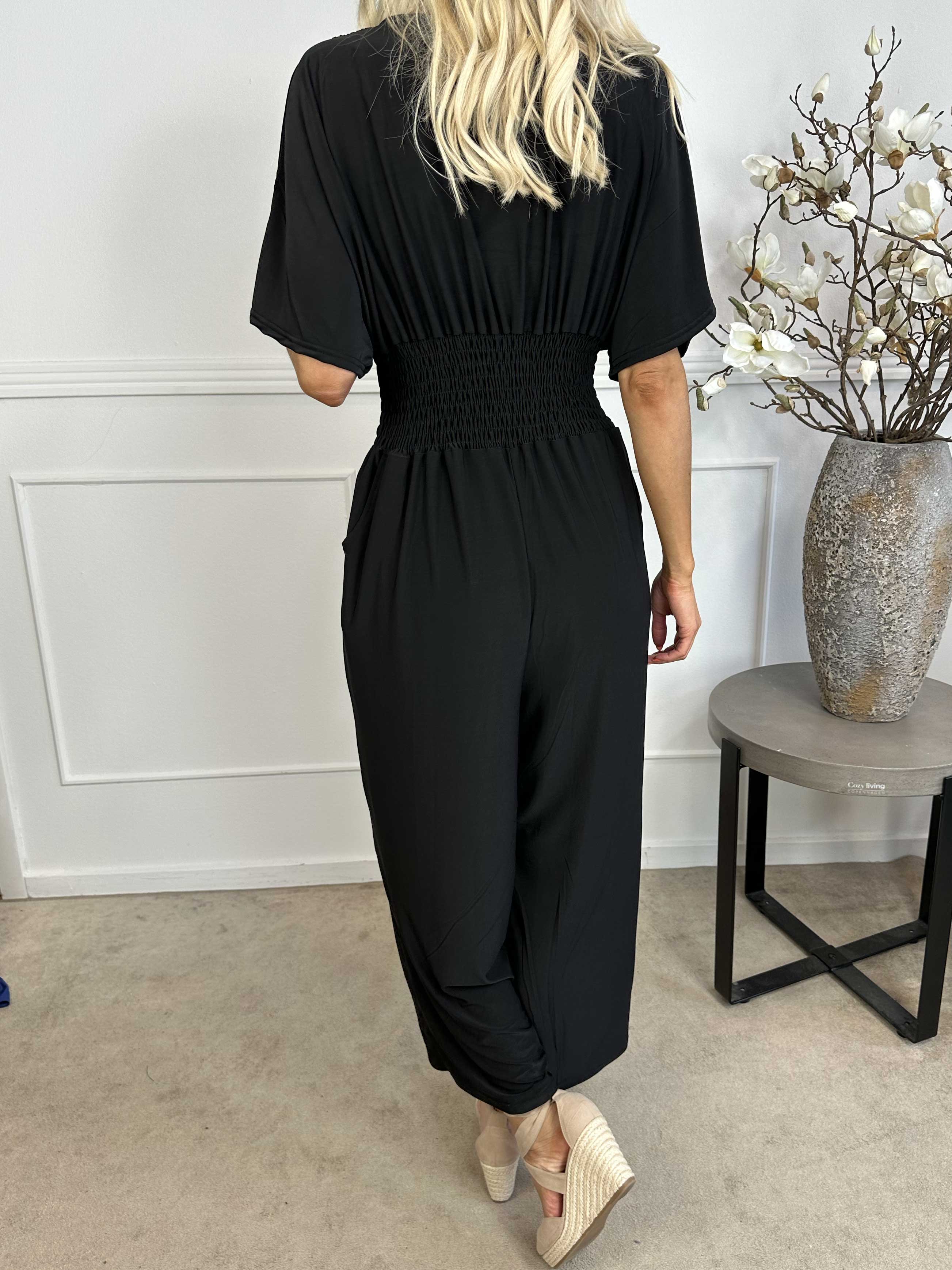 Pams Plain Jumpsuit - Elastisk enfärgad byxdräkt